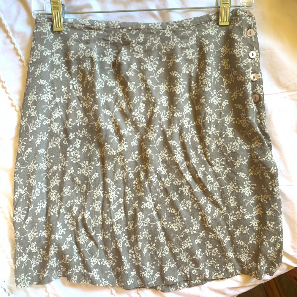 Dainty mini flower skirt